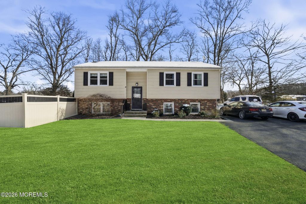 8 Malsbury Lane, Cream Ridge, NJ 08514