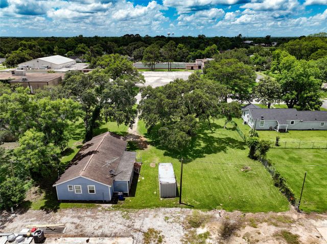 444 E Clay Street, West Columbia, TX 77486