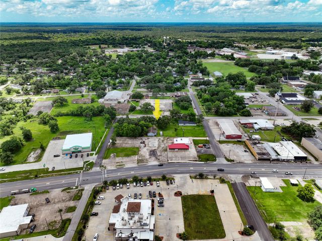 444 E Clay Street, West Columbia, TX 77486