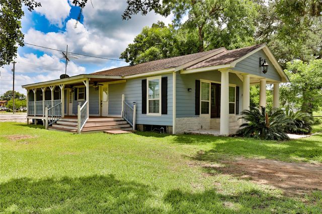 444 E Clay Street, West Columbia, TX 77486