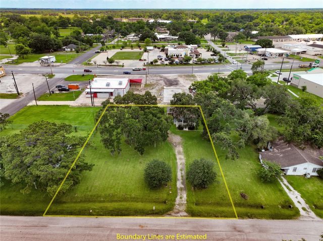 444 E Clay Street, West Columbia, TX 77486