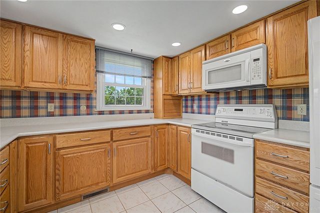 174 Marbrook Drive, Dayton, OH 45429