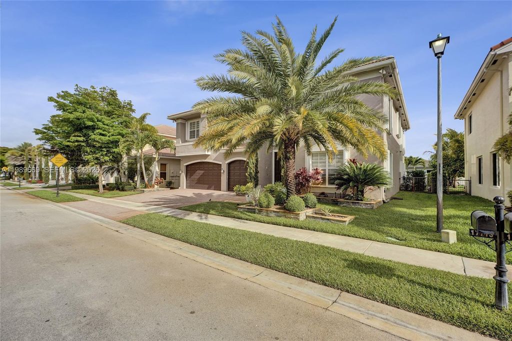 Image 4 of property listing at 17713 SW 47th St, Miramar, FL 33029