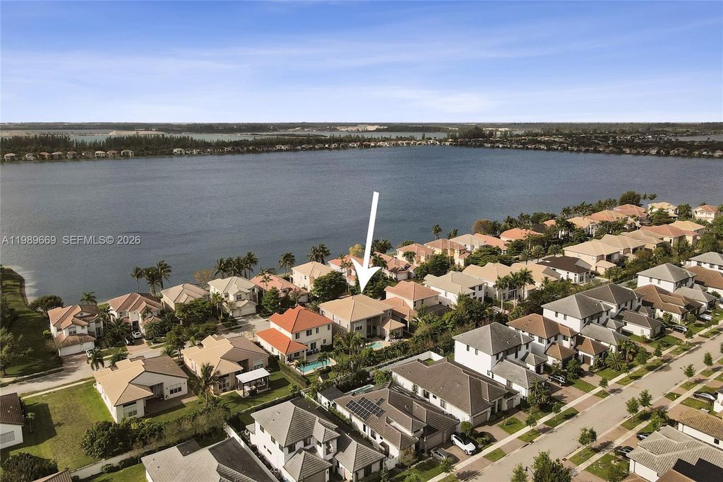 Image 74 of property listing at 17713 SW 47th St, Miramar, FL 33029