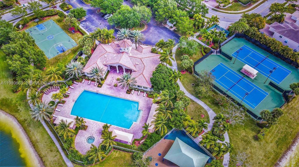 Image 93 of property listing at 17713 SW 47th St, Miramar, FL 33029