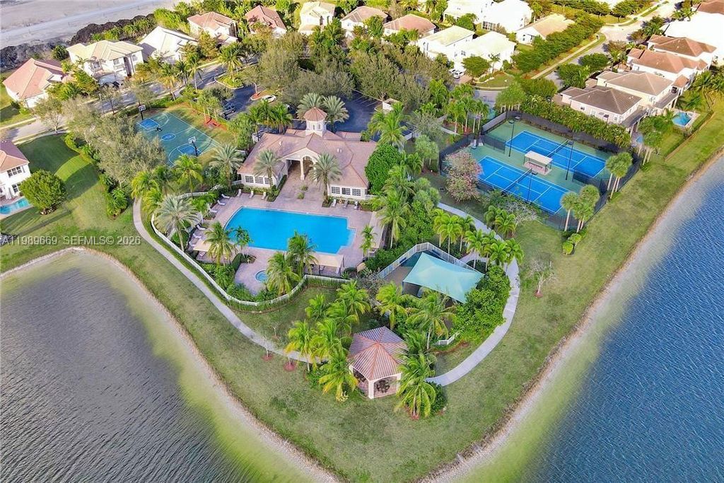 Image 95 of property listing at 17713 SW 47th St, Miramar, FL 33029