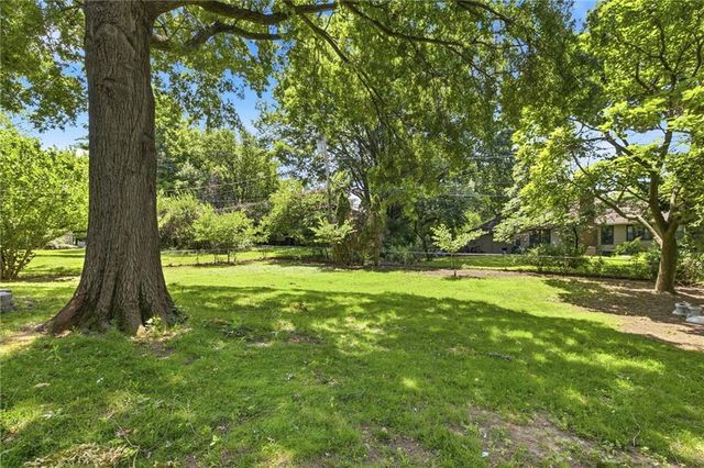 5131 W 63rd Street, Prairie Village, KS 66208