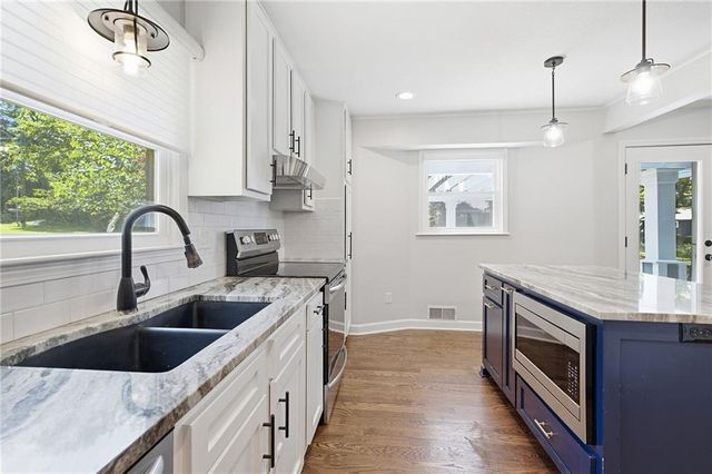 5131 W 63rd Street, Prairie Village, KS 66208