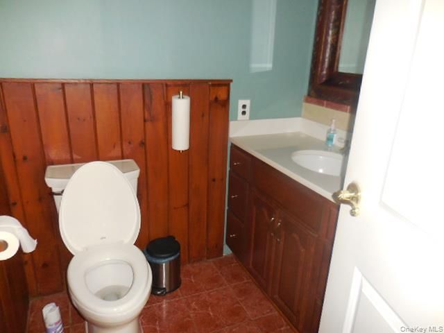 42 Handsome Avenue, Sayville, NY 11782