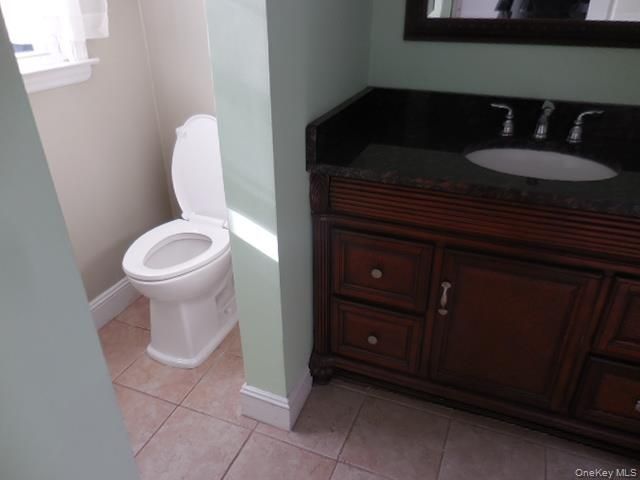 42 Handsome Avenue, Sayville, NY 11782