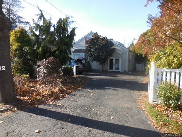 42 Handsome Avenue, Sayville, NY 11782