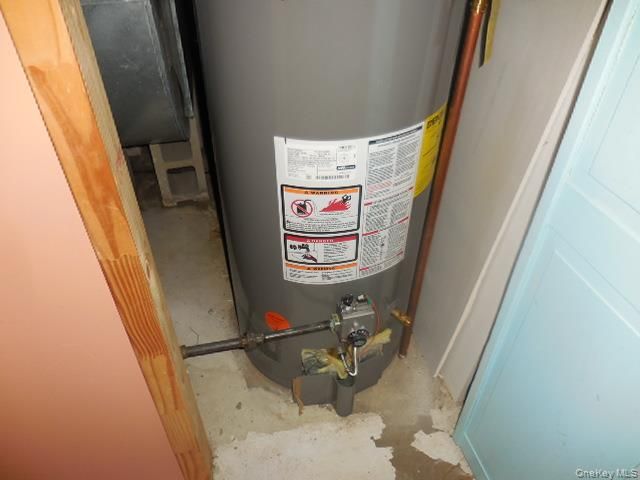 42 Handsome Avenue, Sayville, NY 11782