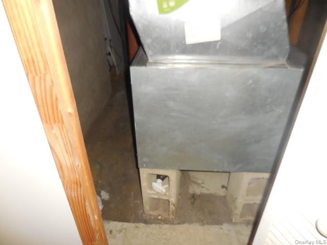 42 Handsome Avenue, Sayville, NY 11782