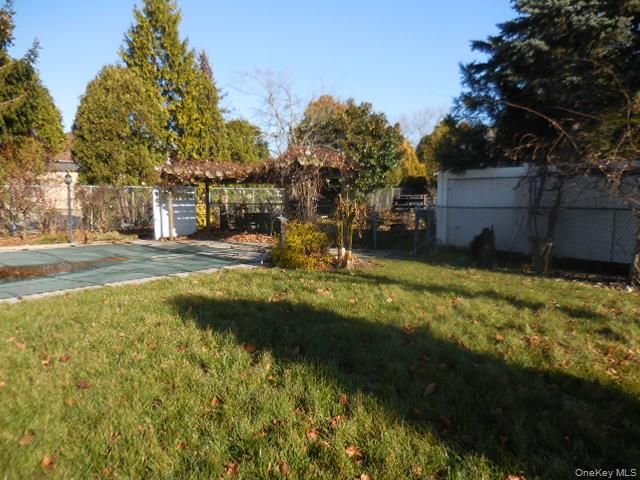 42 Handsome Avenue, Sayville, NY 11782