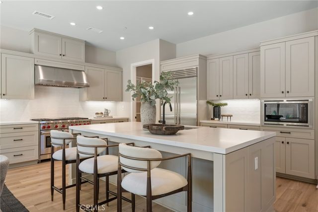 100 Bozeman, Irvine, CA 92602