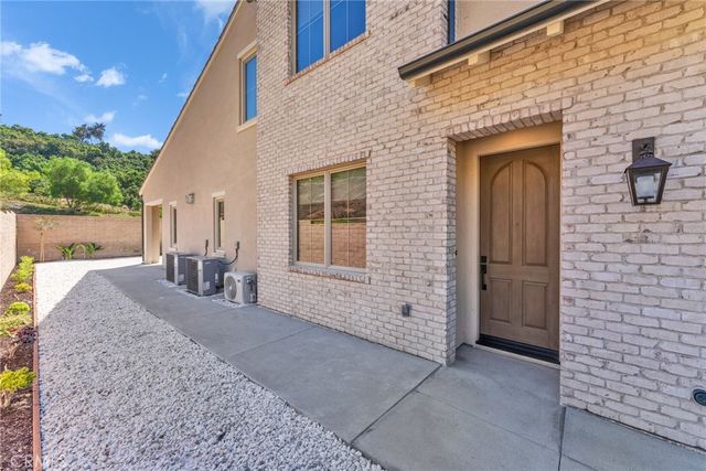 100 Bozeman, Irvine, CA 92602