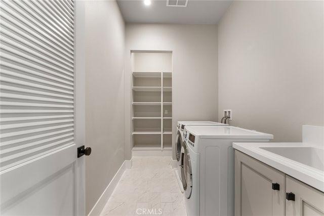 100 Bozeman, Irvine, CA 92602