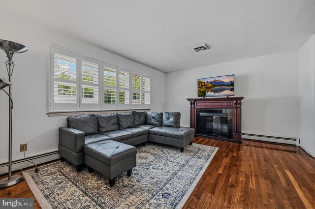 122 CHAPEL HILL DR, Newark, DE 19711