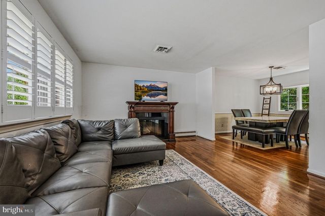 122 CHAPEL HILL DR, Newark, DE 19711