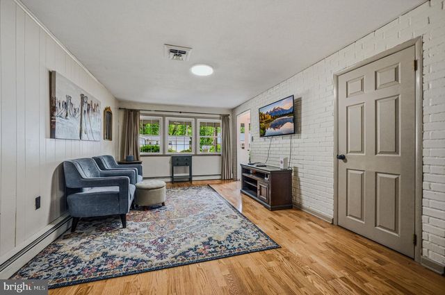 122 CHAPEL HILL DR, Newark, DE 19711