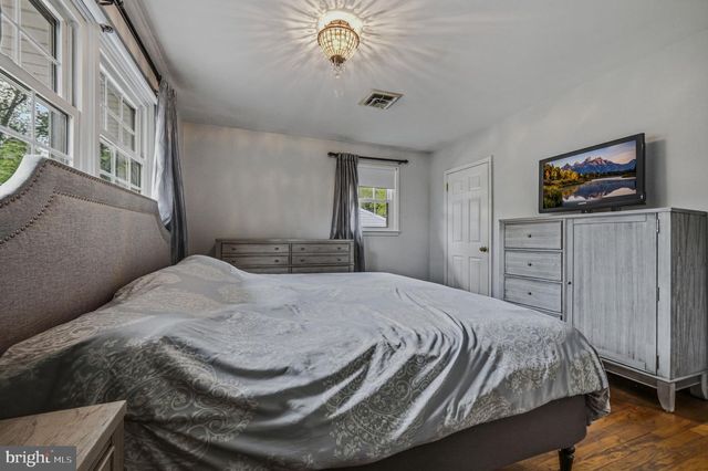 122 CHAPEL HILL DR, Newark, DE 19711