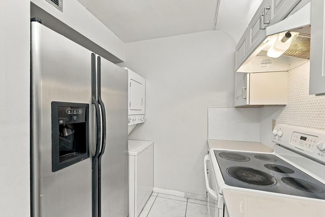 3668 N UNIVERSITY Drive D-7, Coral Springs, FL 33065