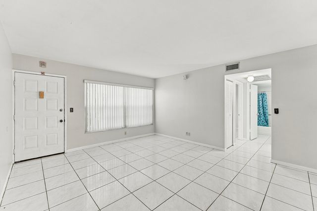 3668 N UNIVERSITY Drive D-7, Coral Springs, FL 33065