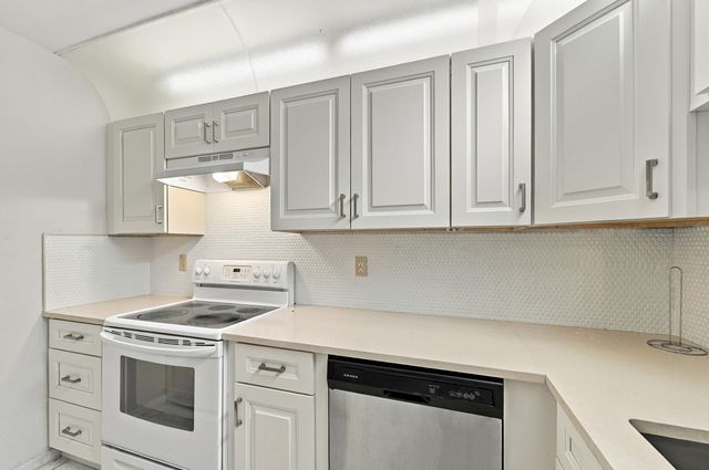 3668 N UNIVERSITY Drive D-7, Coral Springs, FL 33065