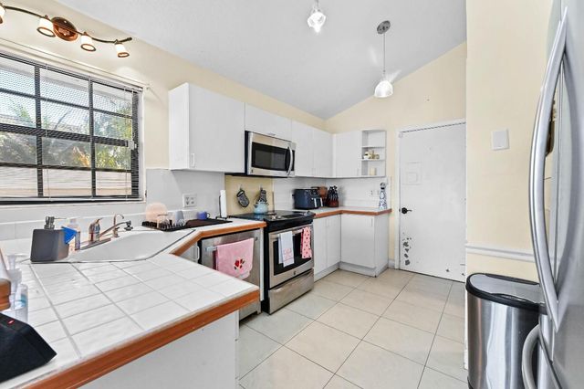 8078 Popash Court, Boynton Beach, FL 33472