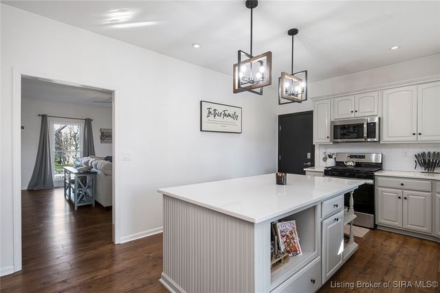 1609 Tall Oaks Drive, Jeffersonville, IN 47130