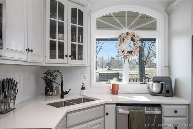 1609 Tall Oaks Drive, Jeffersonville, IN 47130