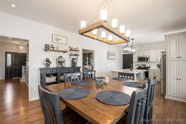 1609 Tall Oaks Drive, Jeffersonville, IN 47130