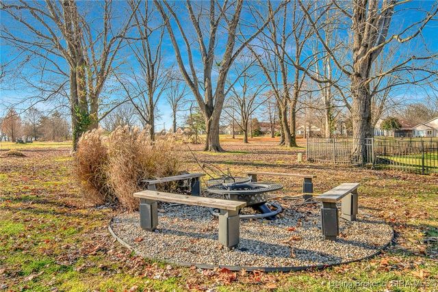 1609 Tall Oaks Drive, Jeffersonville, IN 47130