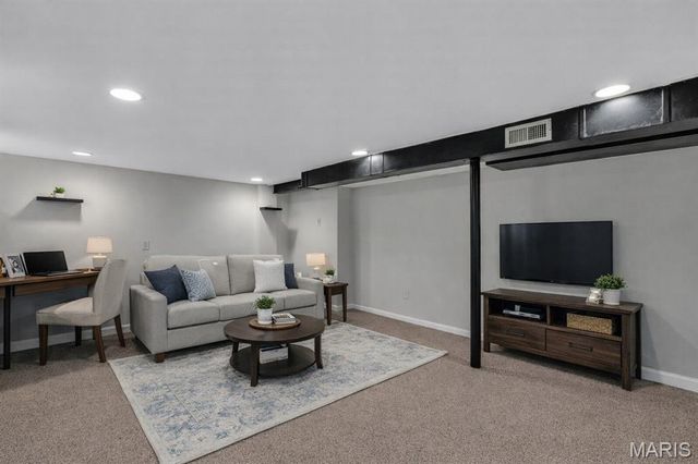 312 Ballwin Avenue, Ballwin, MO 63021