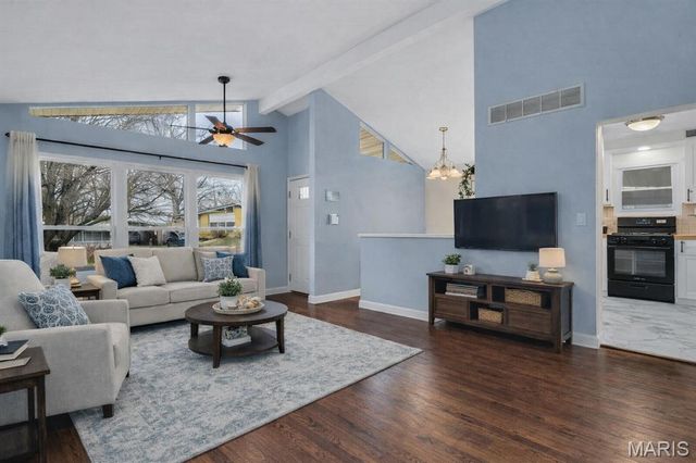 312 Ballwin Avenue, Ballwin, MO 63021