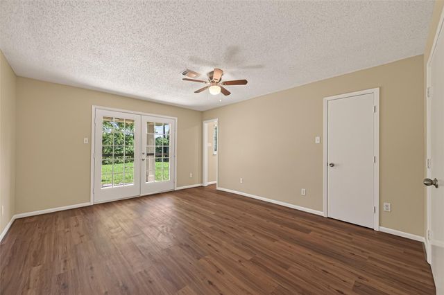 2305 Kingsway Drive, League City, TX 77573
