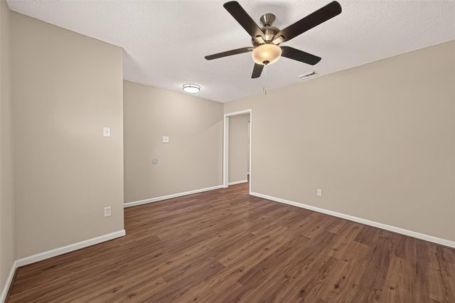 2305 Kingsway Drive, League City, TX 77573