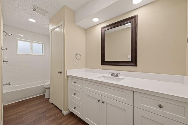 2305 Kingsway Drive, League City, TX 77573