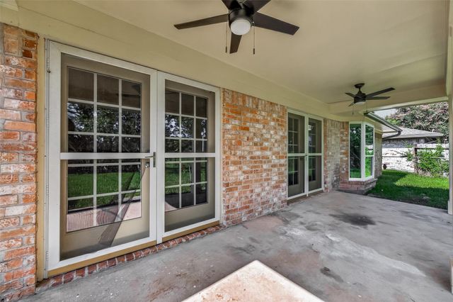 2305 Kingsway Drive, League City, TX 77573