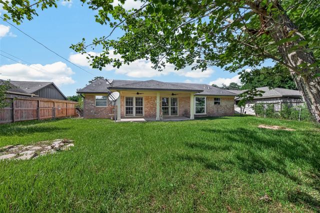 2305 Kingsway Drive, League City, TX 77573