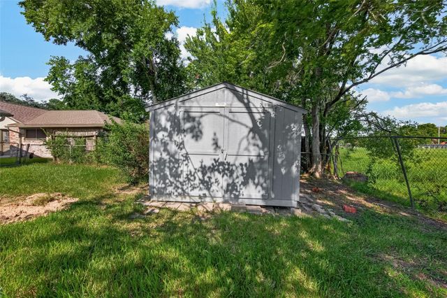 2305 Kingsway Drive, League City, TX 77573