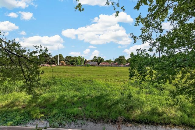 2305 Kingsway Drive, League City, TX 77573