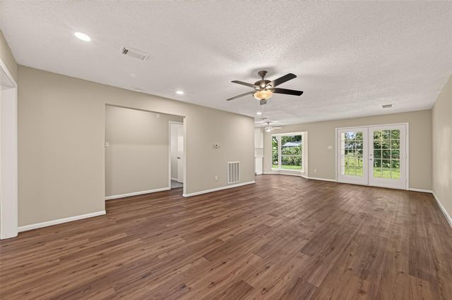 2305 Kingsway Drive, League City, TX 77573