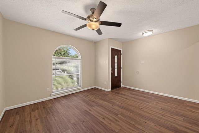2305 Kingsway Drive, League City, TX 77573