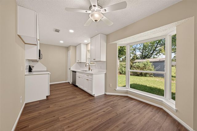 2305 Kingsway Drive, League City, TX 77573