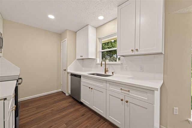 2305 Kingsway Drive, League City, TX 77573
