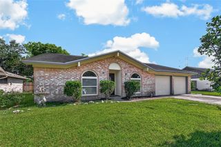 2305 Kingsway Drive, League City, TX 77573