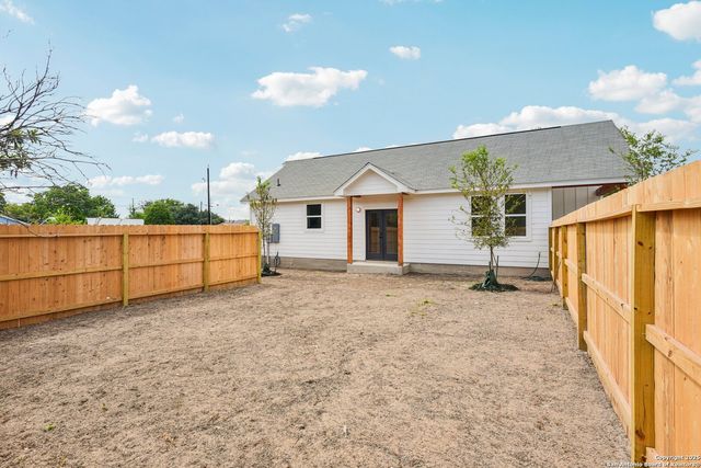 1535 Lennon St. No 4, San Antonio, TX 78223