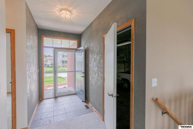 3330 Prairieview Drive, Lincoln, NE 68504