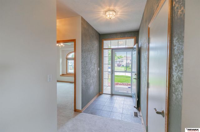 3330 Prairieview Drive, Lincoln, NE 68504